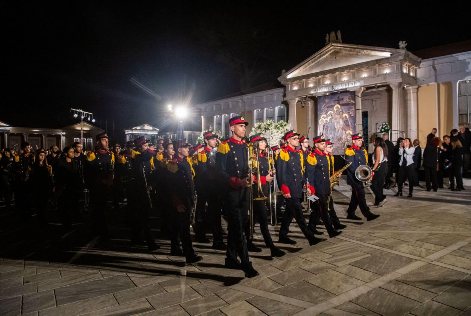 Συνάντηση Επιταφίων στο κέντρο της Πάφου τη Μεγάλη Παρασκευή