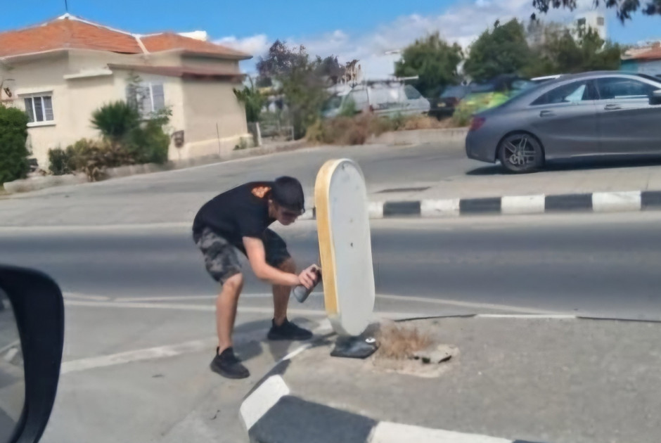 ΕΞΑΛΛΟΣ ο Φαίδωνας: Καταγγέλλει ότι οπαδοί του ΑΠΟΕΛ βανδαλίζουν την Πάφο (ΦΩΤΟΣ)