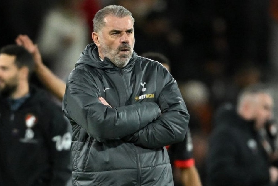 Ποστέκογλου: «Δυστυχώς θα πρέπει να με ανεχτούν για λίγο ακόμα»