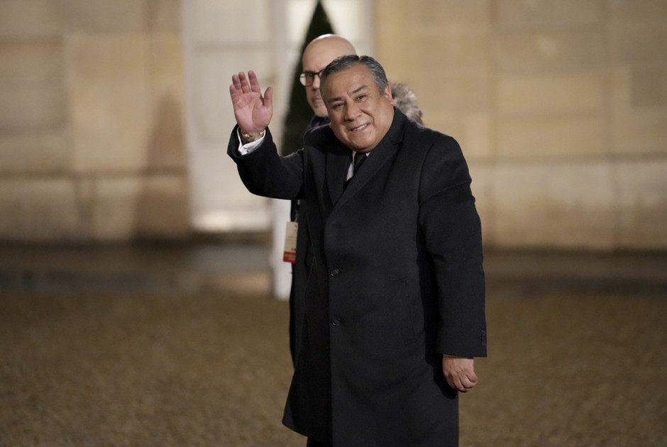 Ο πρωθυπουργός του Περού Αδριανσέν παραιτείται
