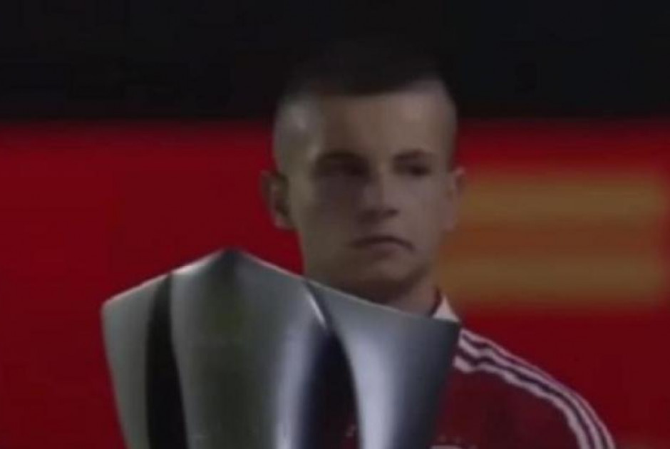 Το 2022 παρέδωσε το πρωτάθλημα ως ball boy, σήμερα θα το σηκώσει ως πρωταθλητής! (ΒΙΝΤΕΟ)