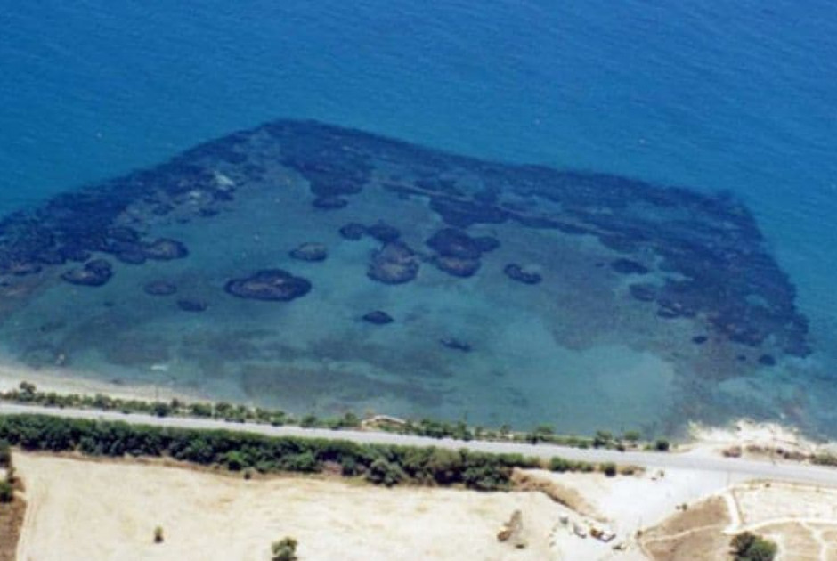 Σε συναγερμό το τμήμα Αλιείας μετά από βύθιση πλωτής δεξαμενής στην Αμαθούντα