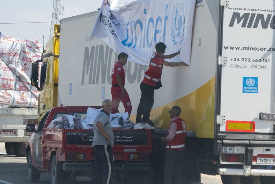 Μιλά για «στιγμιαία απώλεια ελέγχου» στη διανομή ανθρωπιστικής βοήθειας στη Γάζα ο Νετανιάχου