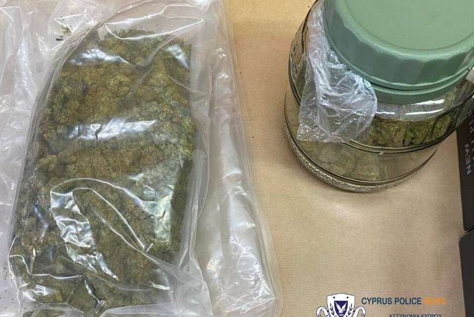 «Ντου» σε σπίτι 40χρονου και εντοπισμός ναρκωτικών σε γυάλινα δοχεία