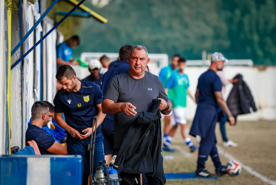 Συνεχίζει με Νώντα