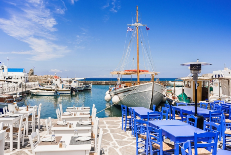 Κατεβάζουν ρολά τα εστιατόρια στην Πάρο