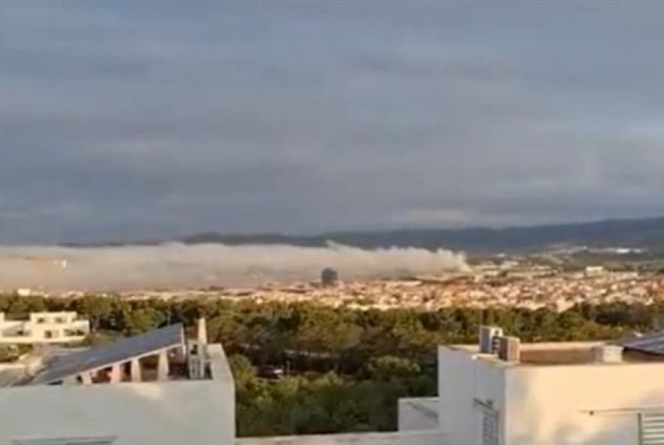 Καταλονία σε καραντίνα λόγω τοξικού νέφους: Φόβοι από φωτιά σε αποθήκη με χλώριο