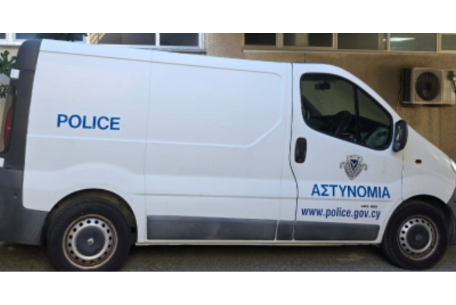 Με αυτά τα βαν μεταφέρει η Αστυνομία… νεκρούς