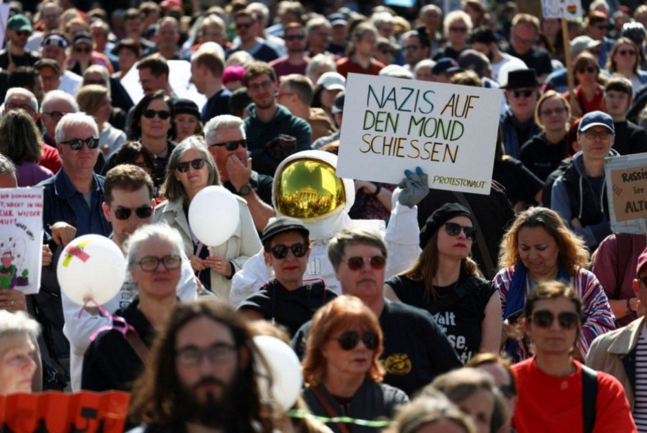 Διαδηλώσεις υπέρ της απαγόρευσης του κόμματος AfD στη Γερμανία