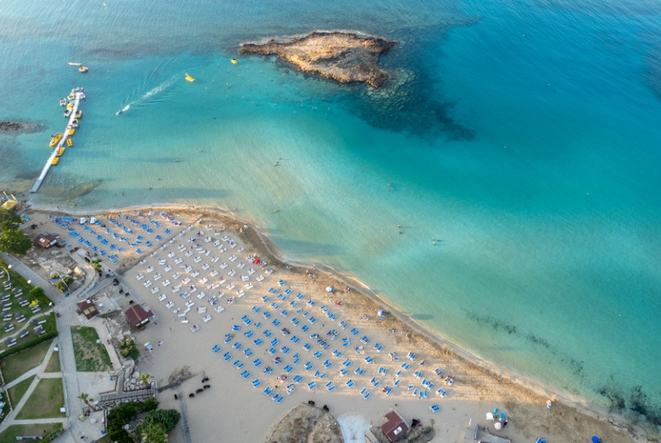 Fig Tree Bay: Εκπόνηση έρευνας από το Μετσόβιο για τη διάβρωση της παραλίας
