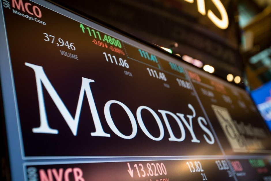 Moody's: Υποβάθμισε την αμερικανική οικονομία