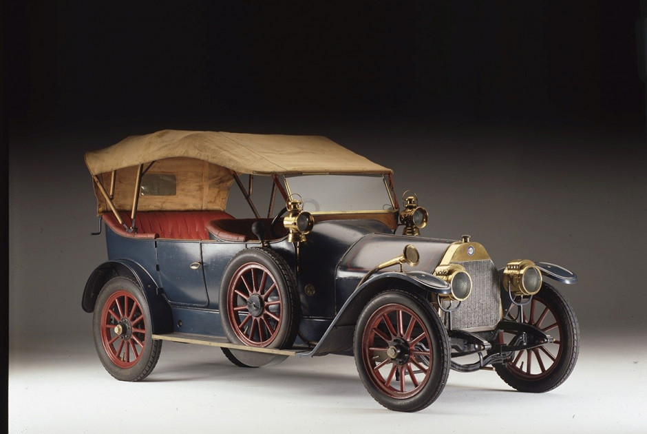 Η Alfa Romeo γιορτάζει 115 χρόνια με ένα επετειακό λογότυπο