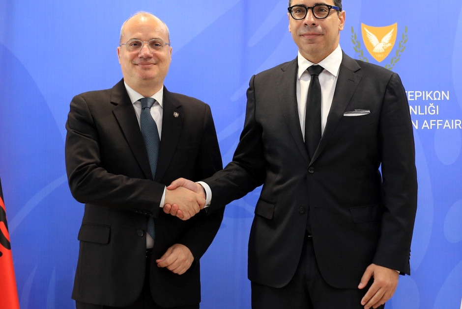 Ενίσχυση συνεργασίας Κύπρου-Αλβανίας συζήτησαν Κόμπος και Χασάνι