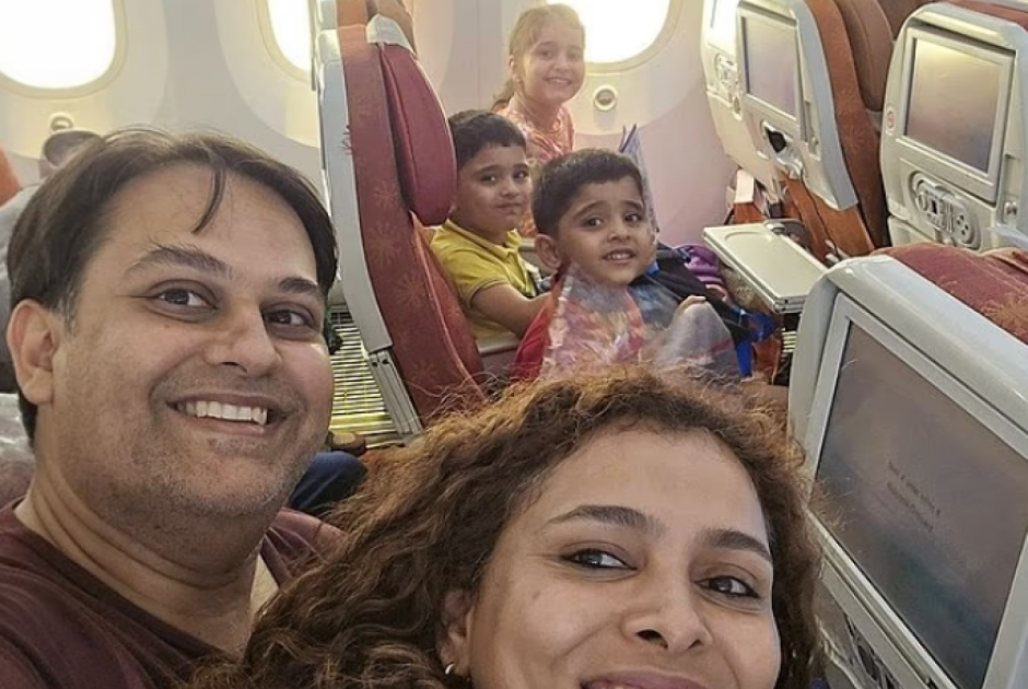 Η τραγική selfie οικογένειας λίγο πριν την απογείωση του αεροσκάφους που έπεσε στην Ινδία