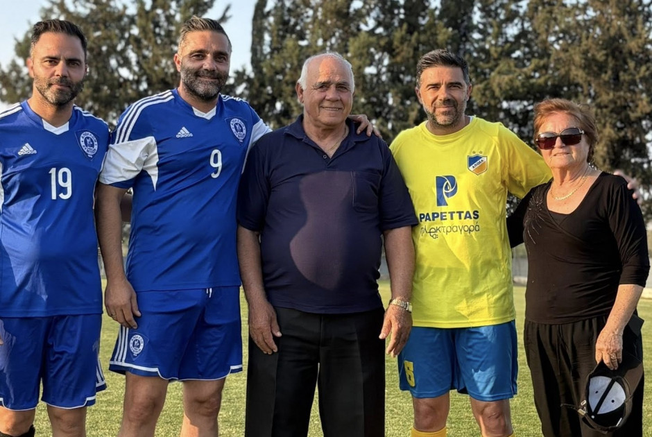 Φιλικό Παλαίμαχων Απόλλων Λυμπιών - Παλαίμαχων ΑΠΟΕΛ: Σύσσωμη η οικογένεια Σατσιά (ΦΩΤΟΣ)