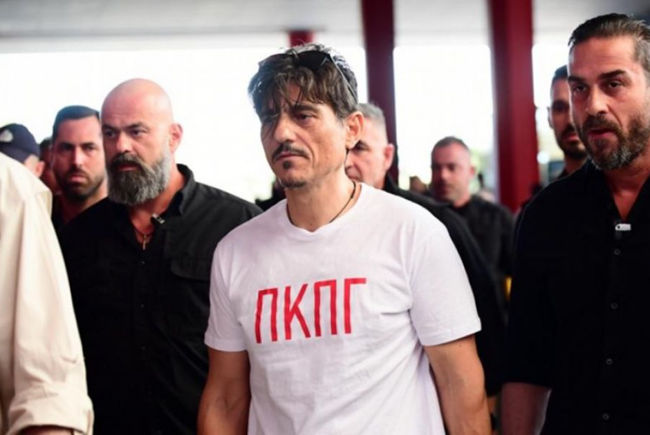 Έφτασε με ισχυρή συνοδεία στο ΣΕΦ ο Δημήτρης Γιαννακόπουλος