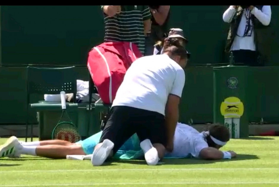 ΤΕΛΟΣ το Wimbledon για τον Τσιτσιπά: Έχανε με 2-0 και αποσύρθηκε λόγω τραυματισμού