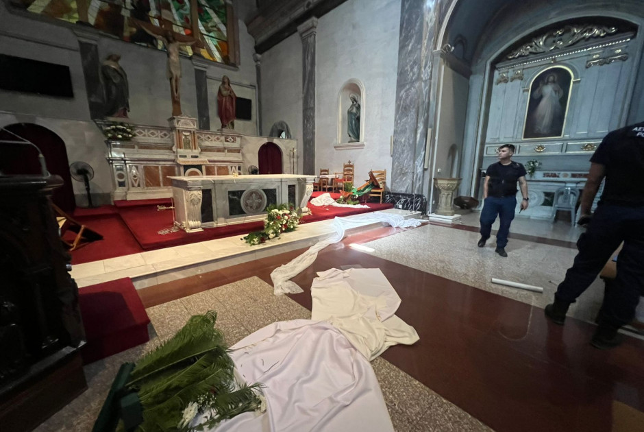 Άγνωστο πρόσωπο τα έκανε γυαλιά καρφιά στην εκκλησία του Τιμίου Σταυρού στη Λευκωσία