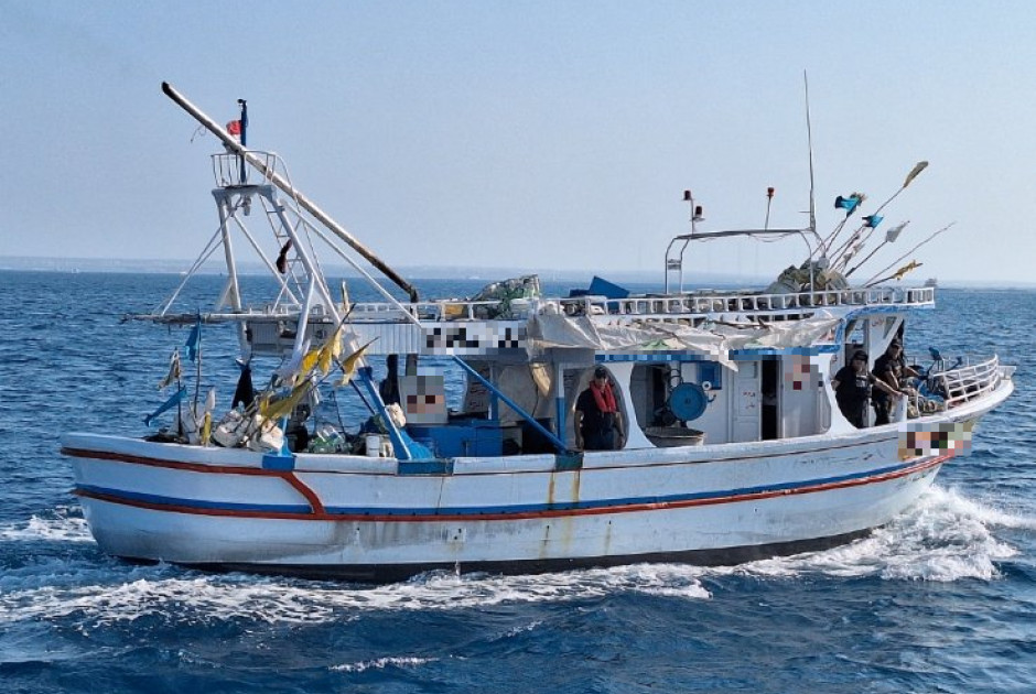 Εντοπίστηκε σκάφος τρίτης χώρας με έξι πρόσωπα να ψαρεύουν εντός της κυπριακής ΑΟΖ (ΦΩΤΟΣ)