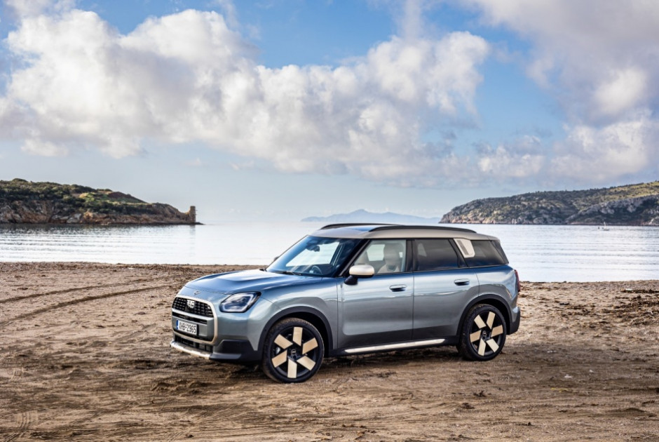Το MINI Countryman προσφέρεται με €37.900 και ένα πλήρες πακέτο εξοπλισμού