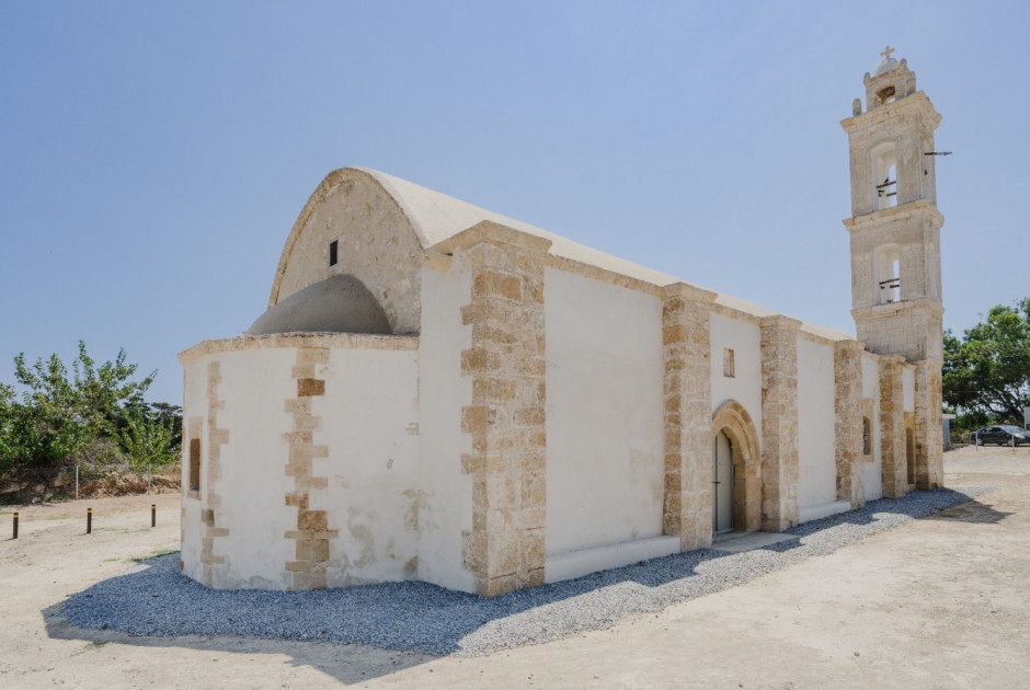 Λειτουργία στην ανακαινισμένη Αγία Φωτεινή στον κατεχόμενο Άγιο Ανδρόνικο