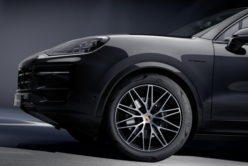 Τα νέα μοντέλα Taycan και Cayenne Black Edition