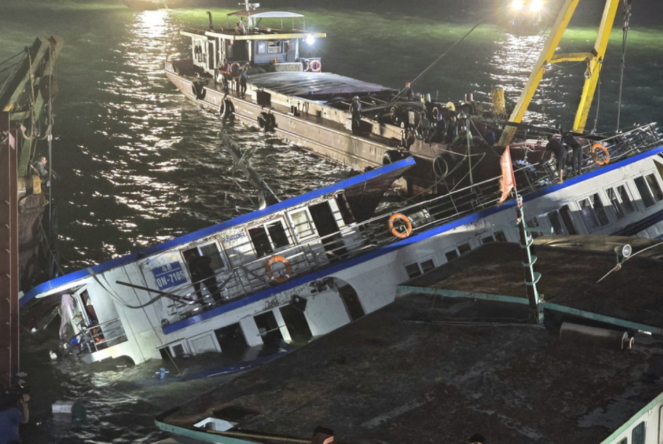 Στους 38 οι νεκροί από τη βύθιση τουριστικού σκάφους στο Βιετνάμ