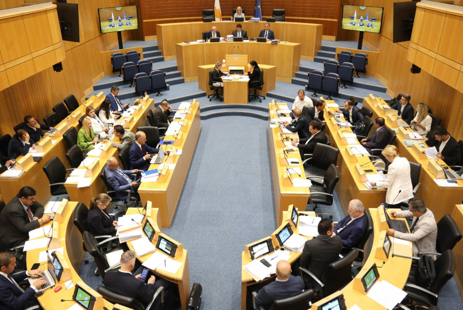 Βουλή: Ενέκρινε ομόφωνα ψήφισμα καταδίκης της παράνομης δίωξης Σενέρ Λεβέντ