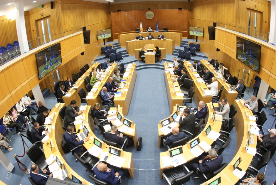 Βουλή: Εγκρίθηκε πρόταση νόμου για δημιουργία μη κερδοσκοπικών εταιρειών από συμπλέγματα κοινοτήτων για προγράμματα ΕΕ