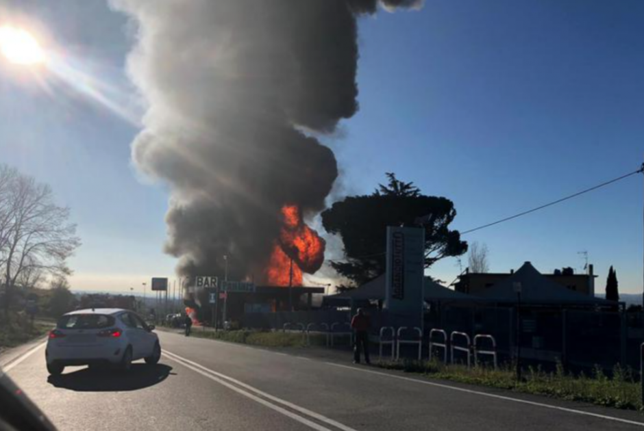 Ισχυρή έκρηξη σε βενζινάδικο στη Ρώμη