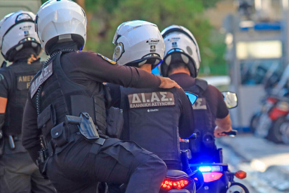 Άγριο έγκλημα στην Ελλάδα: 21χρονη σκότωσε άνδρα στην αυλή του σπιτιού του