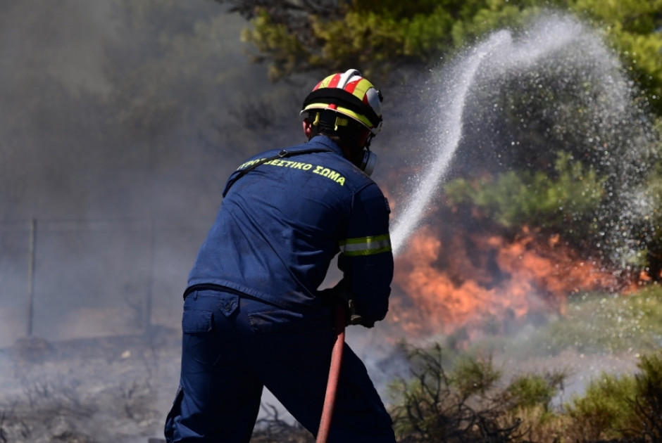 Σε πύρινο κλοιό η Ελλάδα: Πού μαίνονται πυρκαγιές