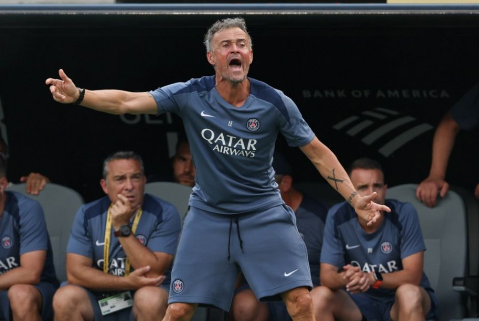 Η Παρί Σεν Ζερμέν διέψευσε ότι ο Ενρίκε είπε “όχι” σε νέο συμβόλαιο γιατί θέλει να φύγει