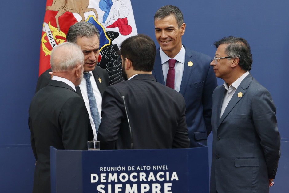 Η δημοκρατία υφίσταται «επίθεση» λένε ηγέτες κεντροαριστεράς