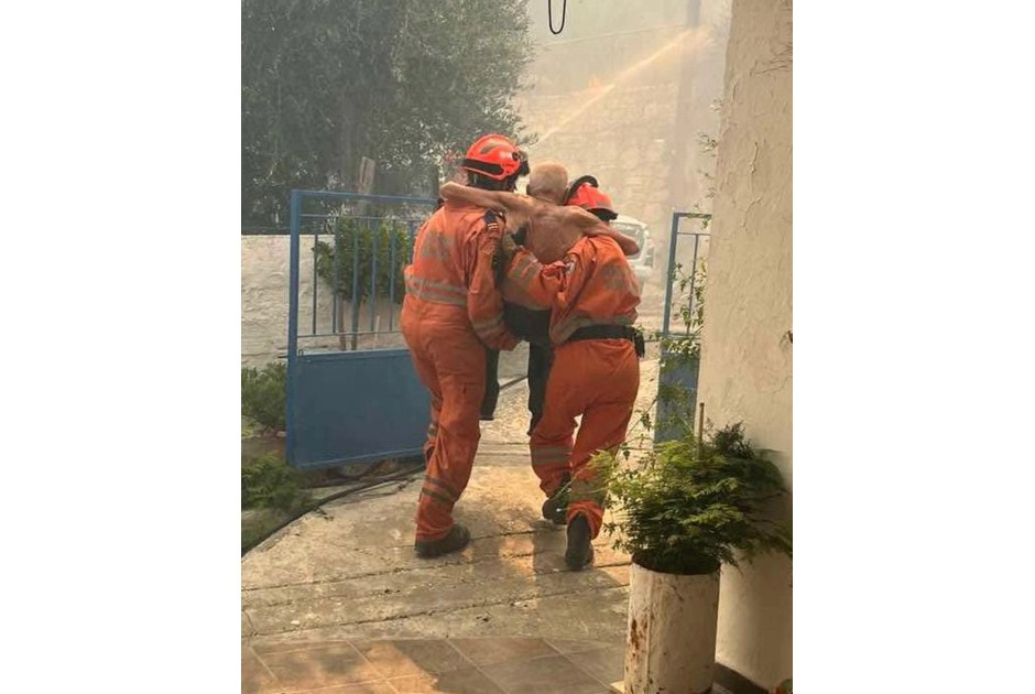 Φωτογραφία που σπάει καρδιές – «Ο παππούς που έγινε παππούς μας»