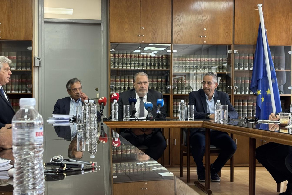 Αρχίζει η μελέτη του πορίσματος για τους αερόσακους ΤΑΚΑΤΑ (ΒΙΝΤΕΟ)