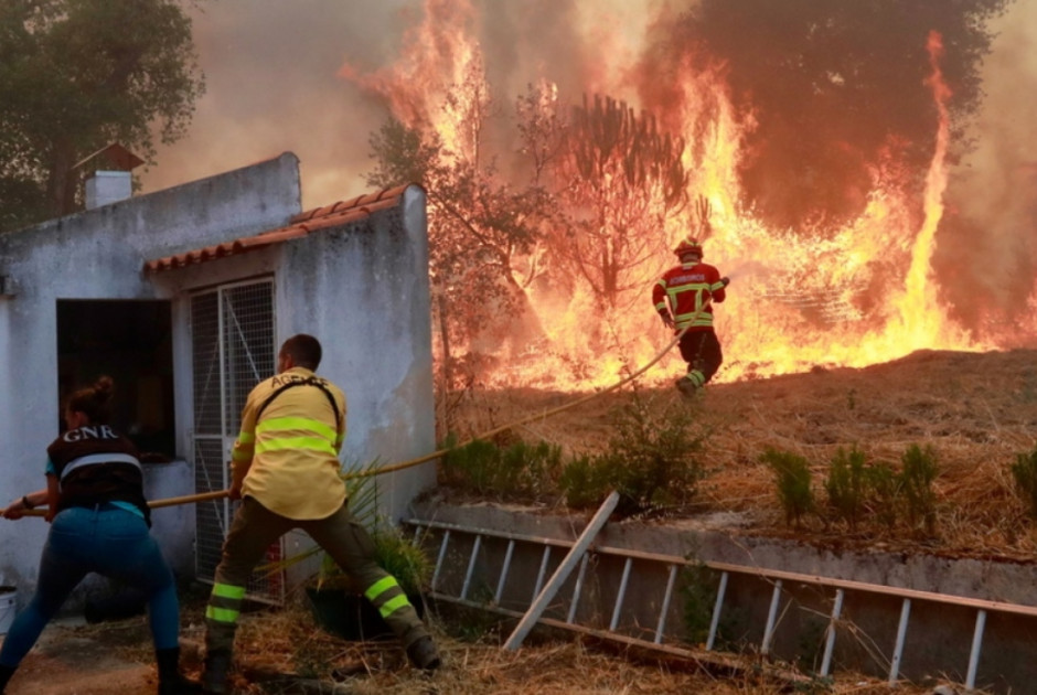 Σε συναγερμό η Πορτογαλία – Σε εξέλιξη μεγάλες δασικές πυρκαγιές