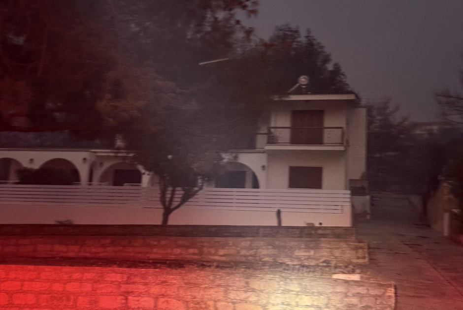 «Ήταν το μοναδικό σπίτι που δεν κάηκε στην γειτονία του λες και το ακούμπησε ο Θεός»