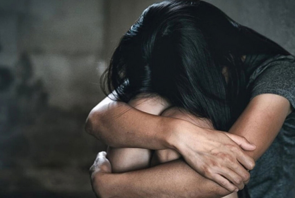 Κακοποιούσε τη 15χρονη θετή του κόρη κατά τη διάρκεια διακοπών στην Κύπρο (ΒΙΝΤΕΟ)