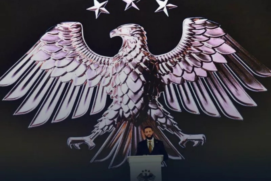 Ο Αλ Σάρα άλλαξε το έμβλημα της Σύριας με μεγαλειώδεις τελετές