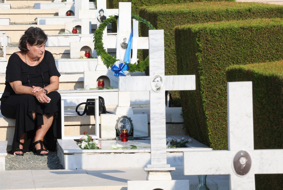 Πλήθος κόσμου από Κύπρο και Ελλάδα τίμησε τους πεσόντες της εισβολής στον Τύμβο Μακεδονίτισσας