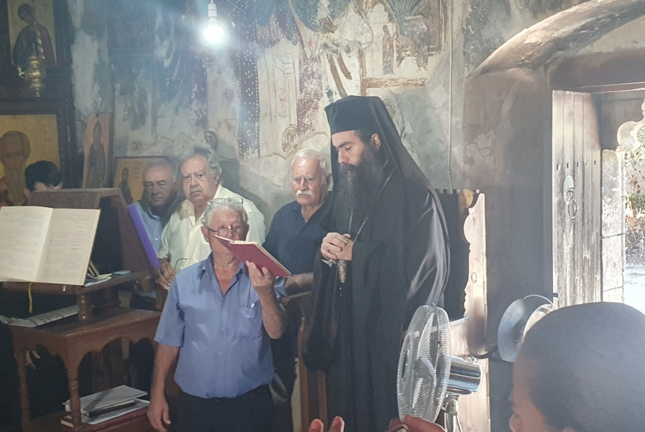 Με άδεια του Αρχιεπισκόπου τέλεσε το μνημόσυνο της μητέρας του ο Τυχικός