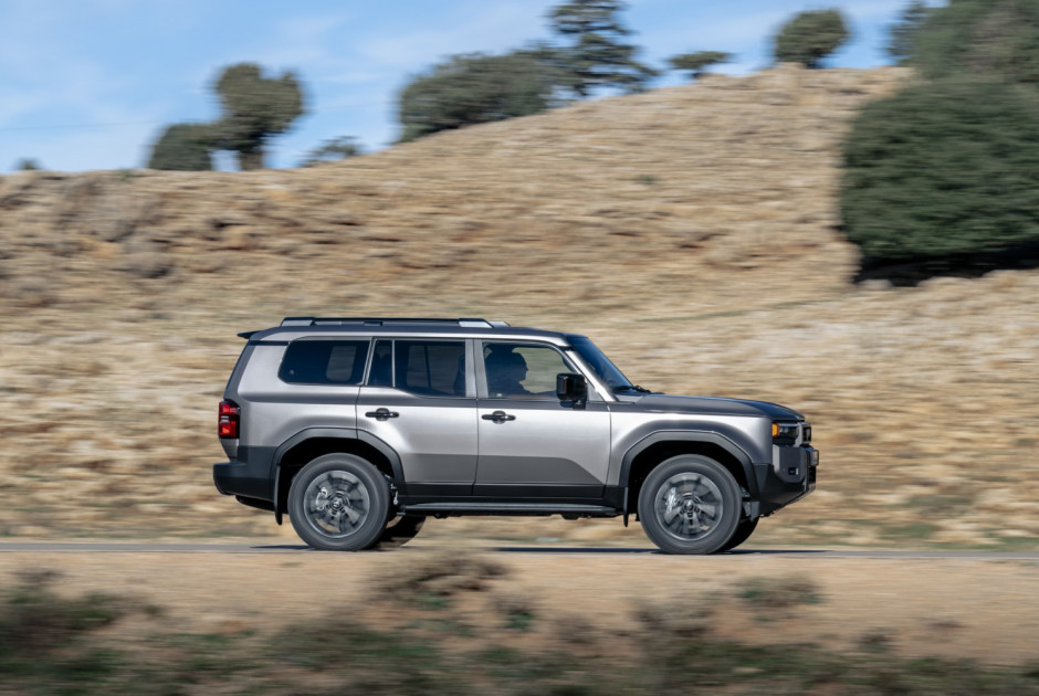 Toyota Land Cruiser: Το θρυλικό SUV υιοθετεί υβριδική τεχνολογία 48 volt