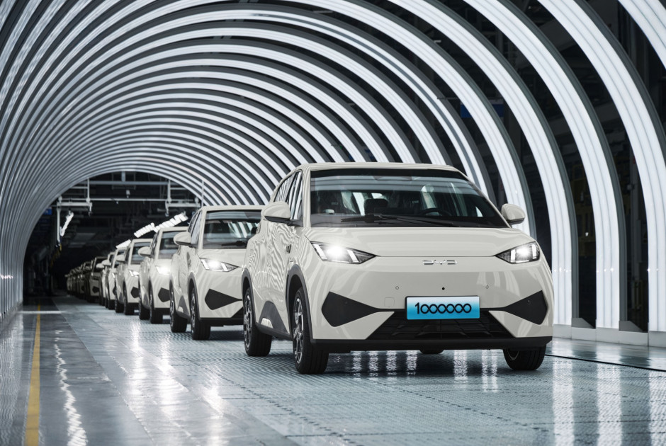 Η BYD σπάει ρεκόρ και γιορτάζει την παραγωγή του εκατομμυριοστού DOLPHIN SURF
