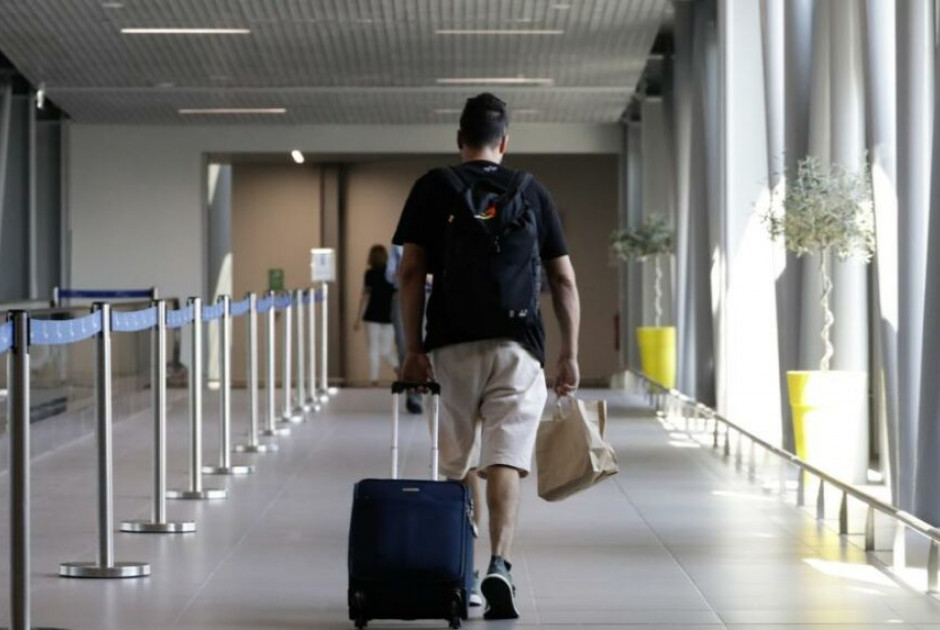 Προς άμεση κατάργηση το όριο των 100 ml στις χειραποσκευές