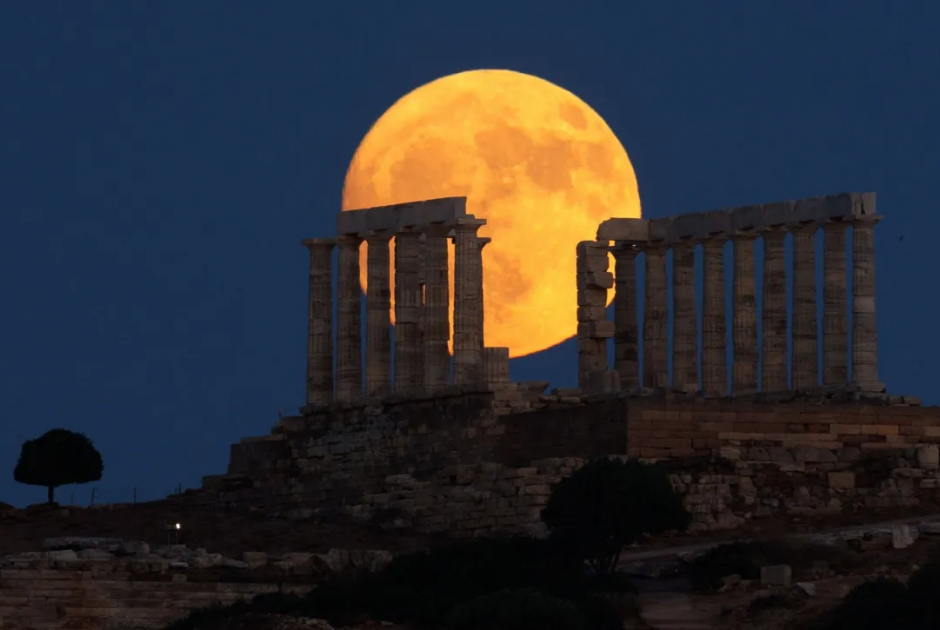 Πότε θα κάνει την εμφάνισή του στον ουρανό το «Φεγγάρι του Κόκκινου Ελαφιού»