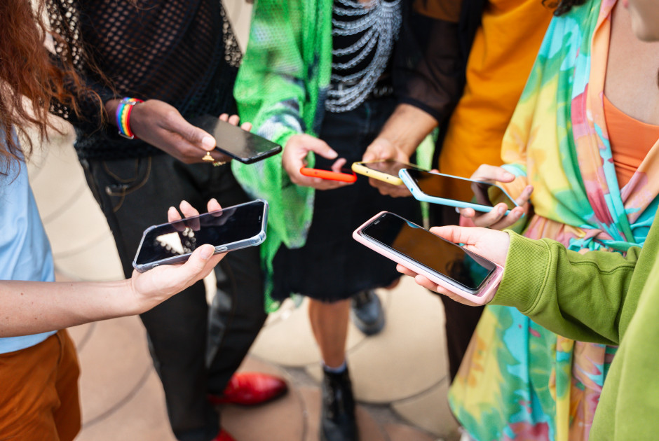 Νέοι ενάντια στα smartphones: Το «κίνημα της αποσύνδεσης» κερδίζει έδαφος