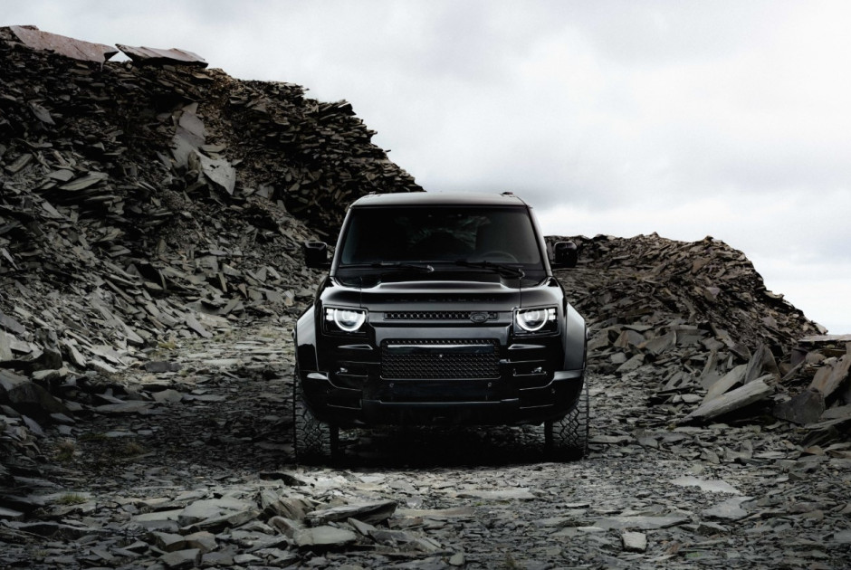 Defender OCTA Black: Η πιο επιβλητική έκδοση του εμβληματικού off-roader