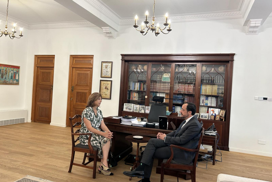 Ολγκίν βλέπει Χριστοδουλίδη ενόψει της άτυπης διευρυμένης