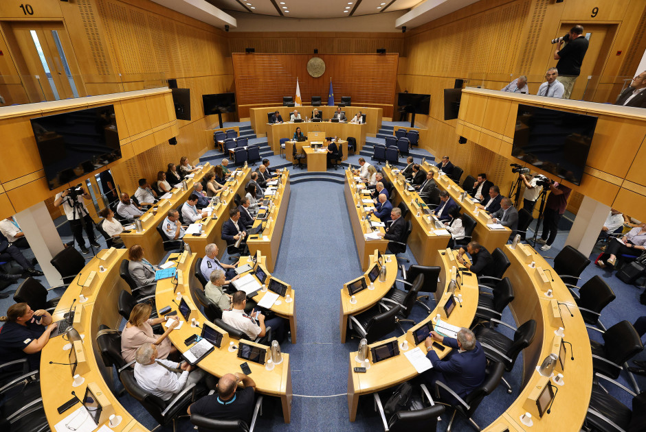 Ψηφίστηκε εν μέσω έντασης ο νόμος για Κέντρα Αποθεραπείας και Αποκατάστασης